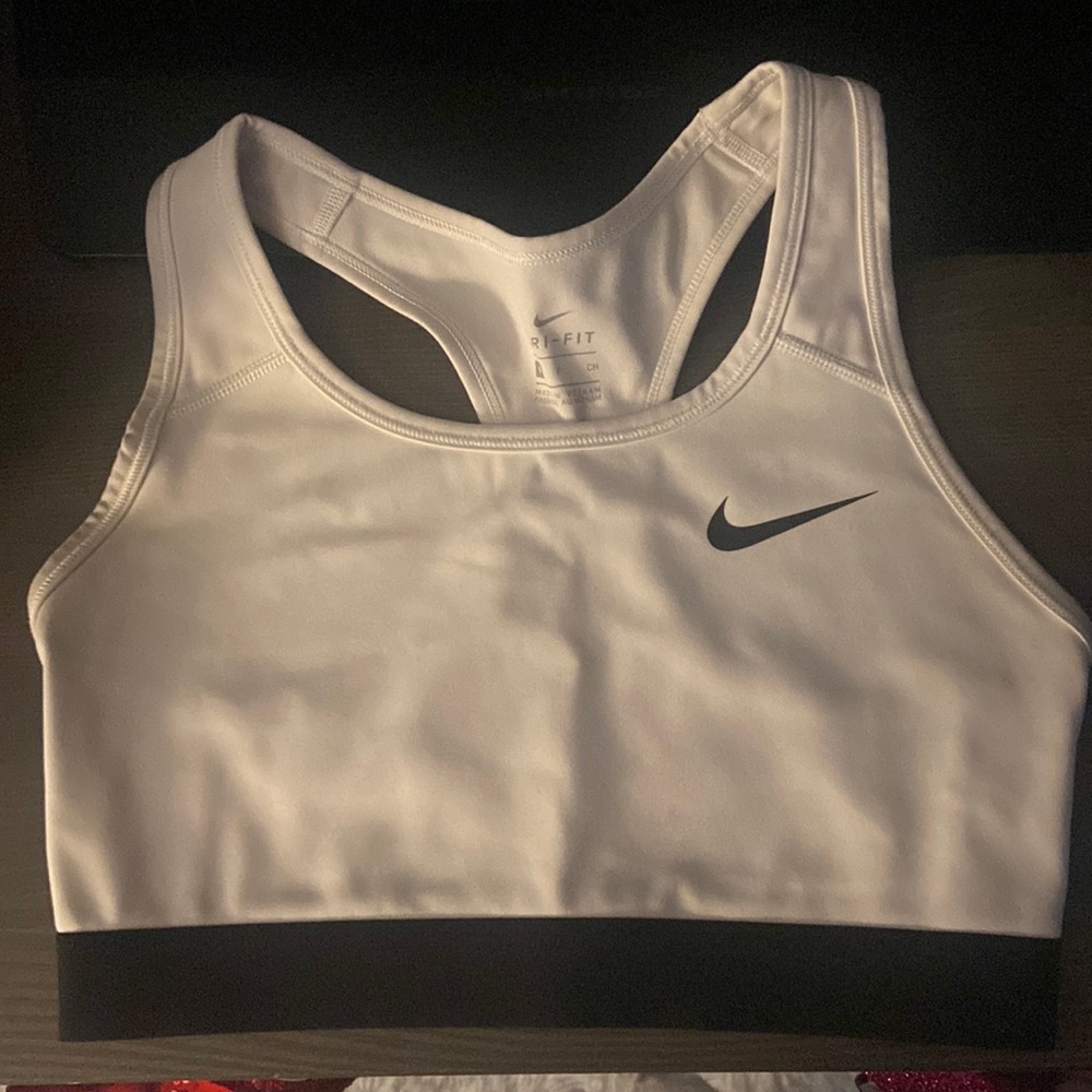 white nike sports bra